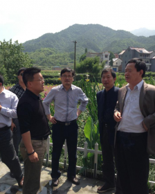 安徽省滁州市领导于2013年视察我司桐庐县太阳能微动力污水工程