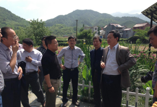 安徽省滁州市领导于2013年视察我司桐庐县太阳能微动